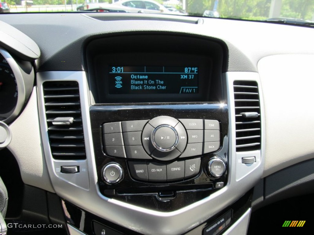 2012 Chevrolet Cruze LS Controls Photo #53037800