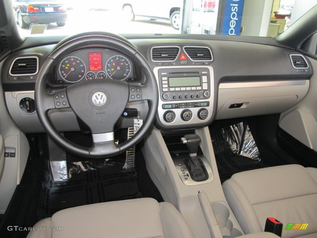 Moonrock Grey Interior 2007 Volkswagen Eos 2.0T Photo #53042438