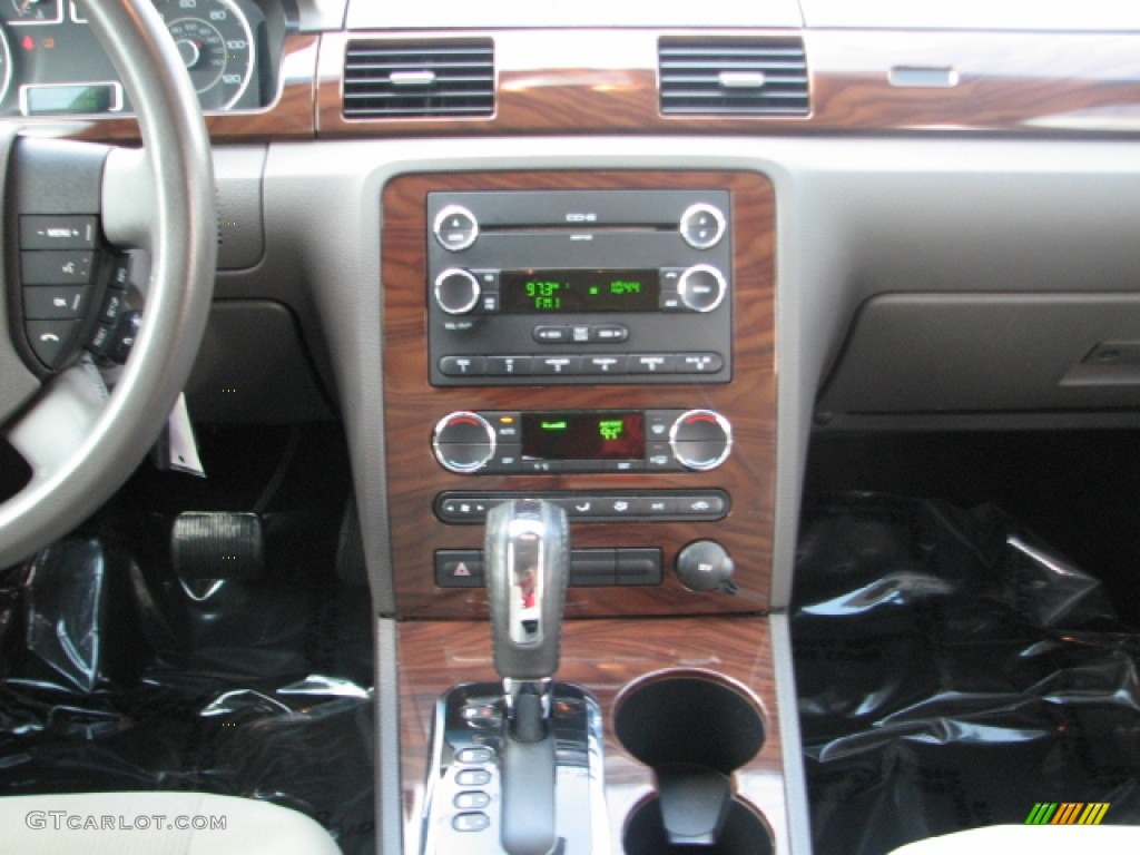 2009 Ford Taurus SEL Controls Photo #53046044