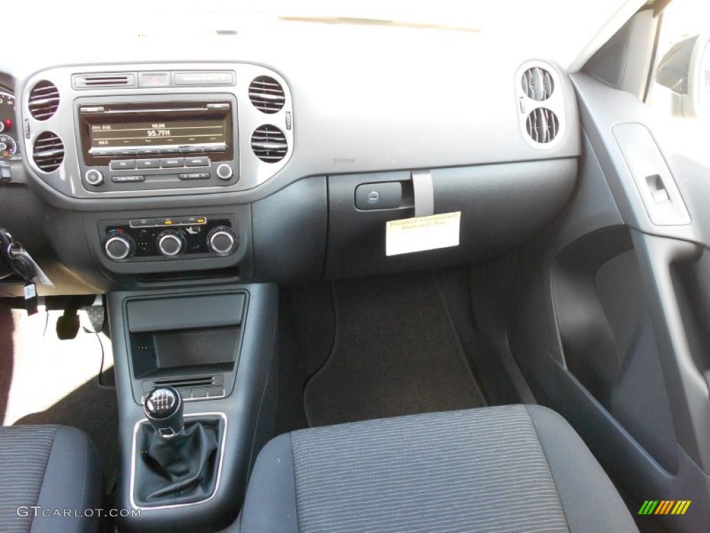 2012 Tiguan S - Deep Black Metallic / Black photo #15