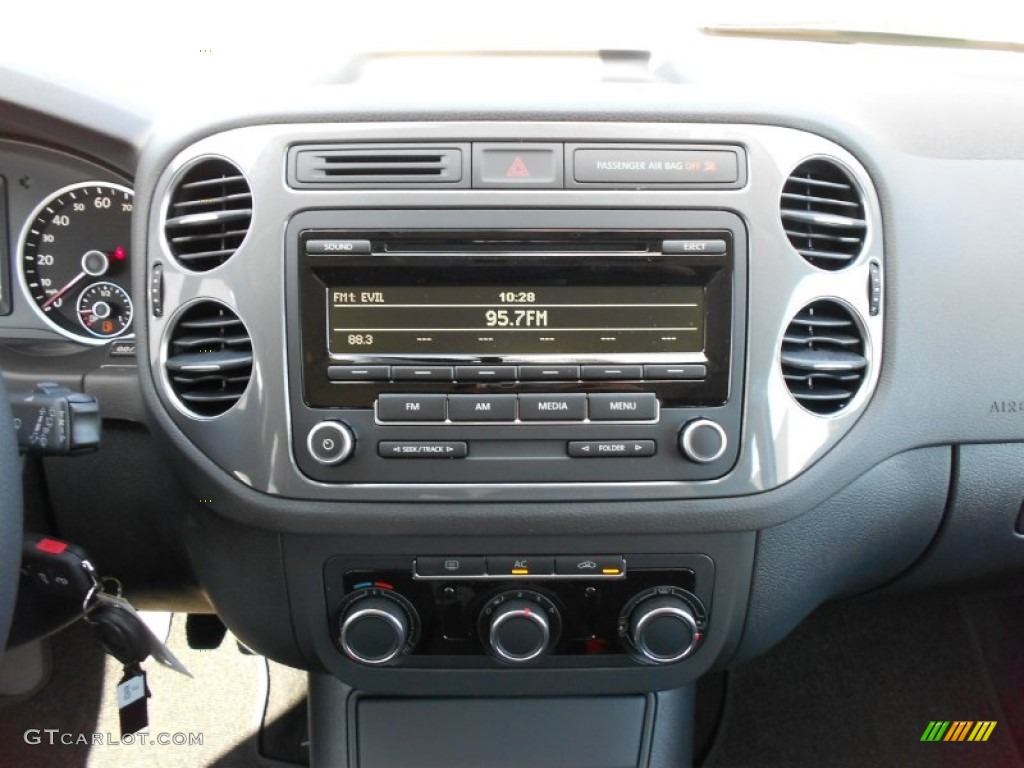 2012 Volkswagen Tiguan S Controls Photo #53046974