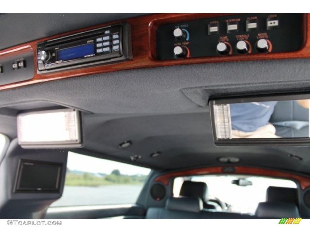 2006 Cadillac DTS Limousine Audio System Photo #53047202