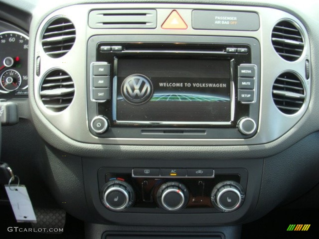 2011 Volkswagen Tiguan SE 4Motion Controls Photo #53049752