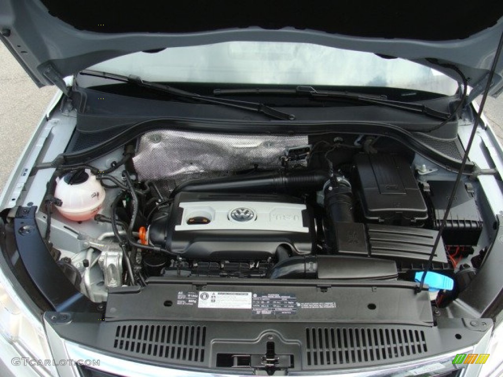 2011 Volkswagen Tiguan SE 4Motion 2.0 Liter FSI Turbocharged DOHC 16-Valve VVT 4 Cylinder Engine Photo #53049791