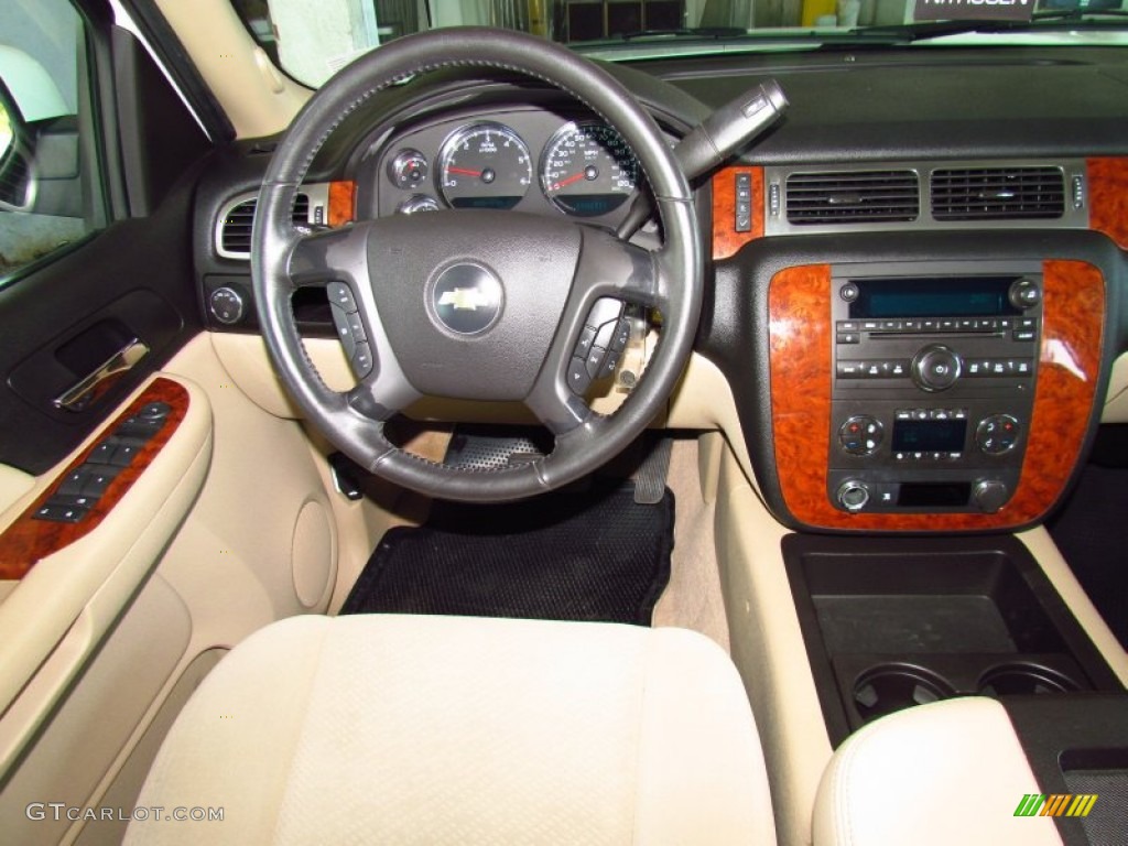 2007 Chevrolet Suburban 1500 LT Light Cashmere/Ebony Dashboard Photo #53055056