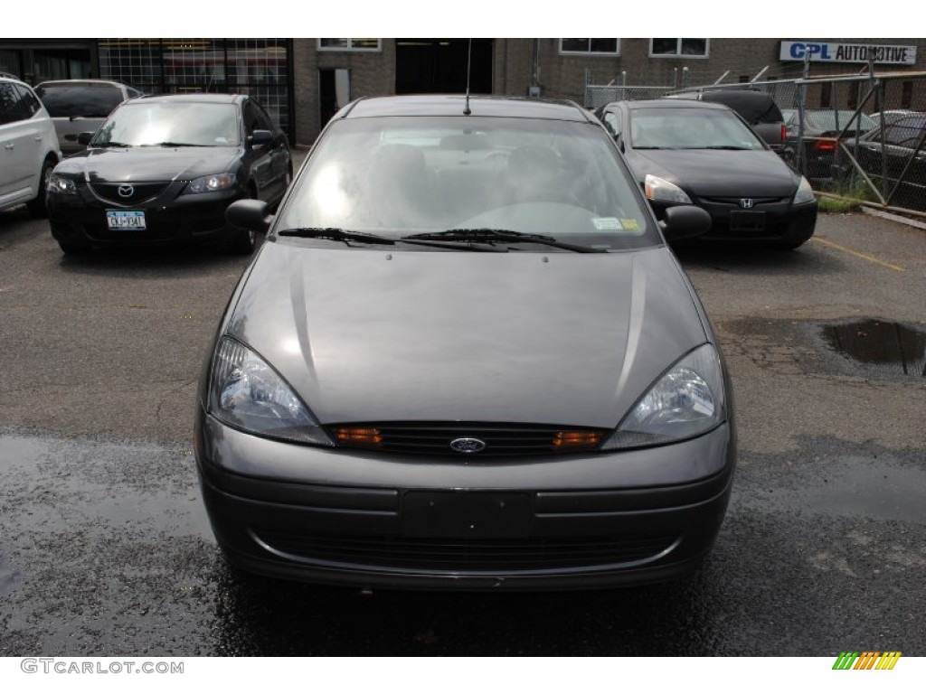 2003 Focus SE Sedan - Liquid Grey Metallic / Medium Graphite photo #2