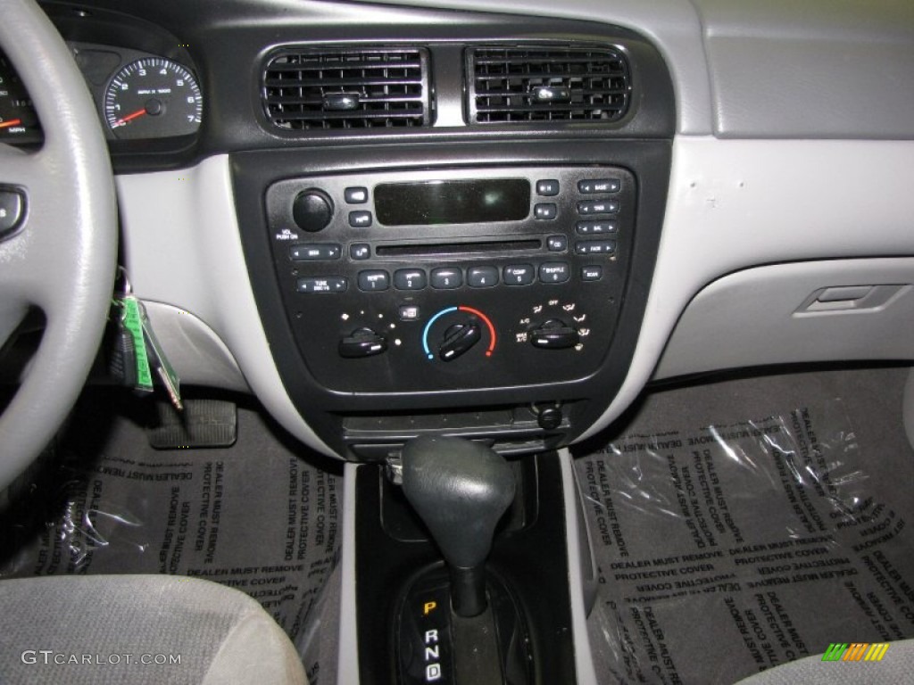 2001 Ford Taurus SES Audio System Photo #53068822