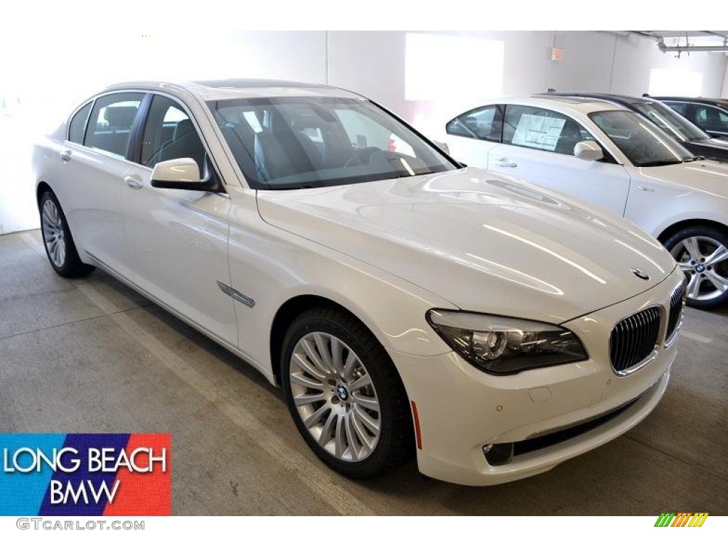 Alpine White BMW 7 Series