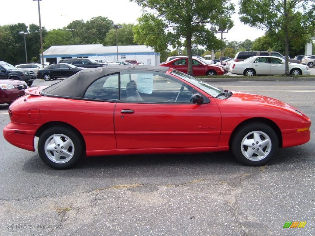 Bright Red 1998 Pontiac Sunfire SE Convertible Exterior Photo 53073904
