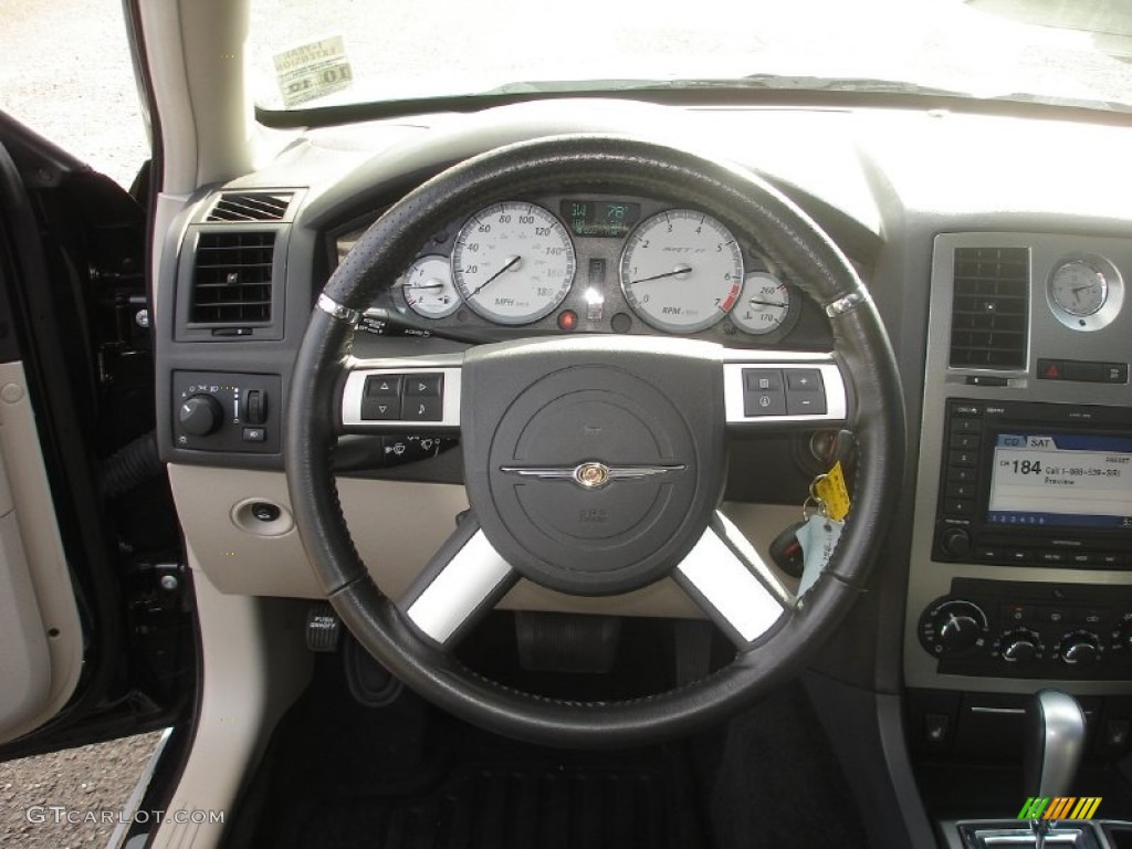 2007 Chrysler 300 C SRT8 Steering Wheel Photos