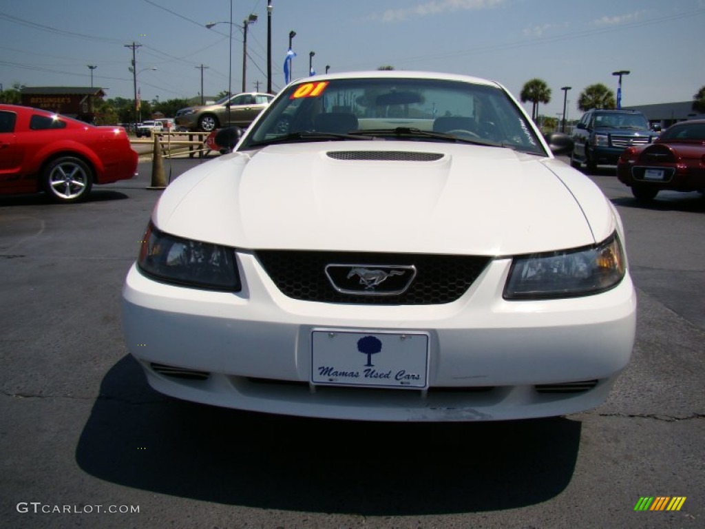 2001 Mustang V6 Coupe - Oxford White / Medium Parchment photo #4