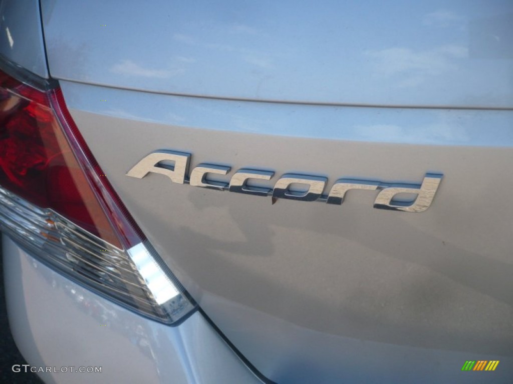 2009 Honda Accord EX Sedan Marks and Logos Photos