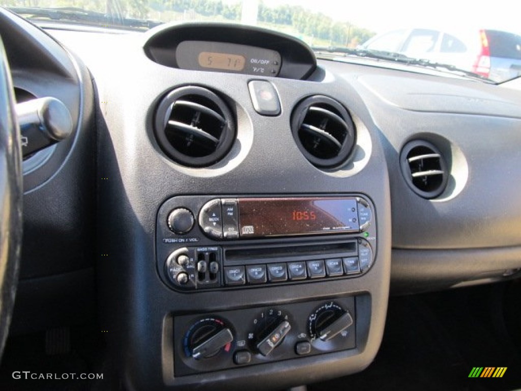 2002 Chrysler Sebring LXi Coupe Audio System Photos