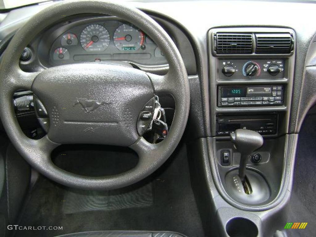 2000 Mustang V6 Convertible - Silver Metallic / Dark Charcoal photo #26
