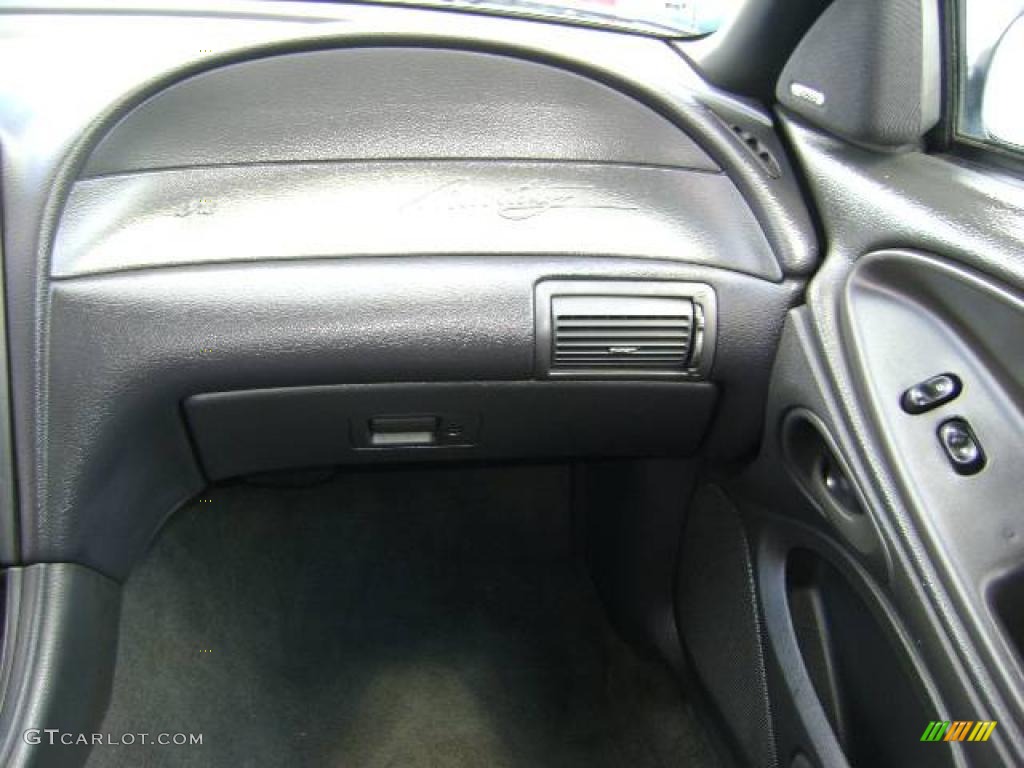 2000 Mustang V6 Convertible - Silver Metallic / Dark Charcoal photo #27