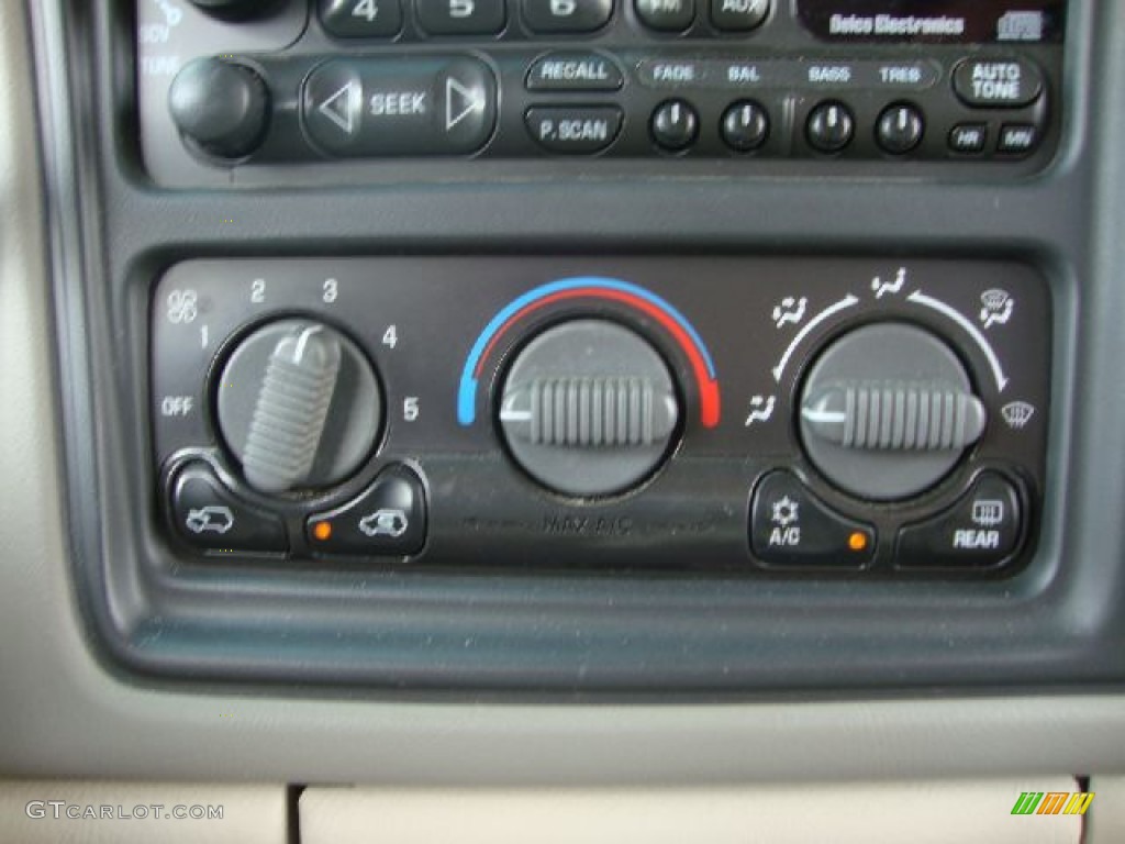 2001 Chevrolet Tahoe LS Controls Photo #53082091