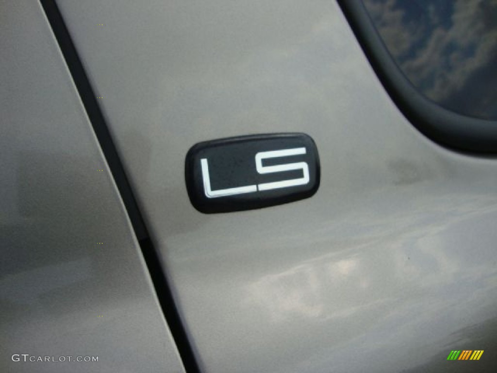 2001 Chevrolet Tahoe LS Marks and Logos Photo #53082187