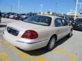 2001 Ivory Parchment Tri-Coat Lincoln Continental   photo #8