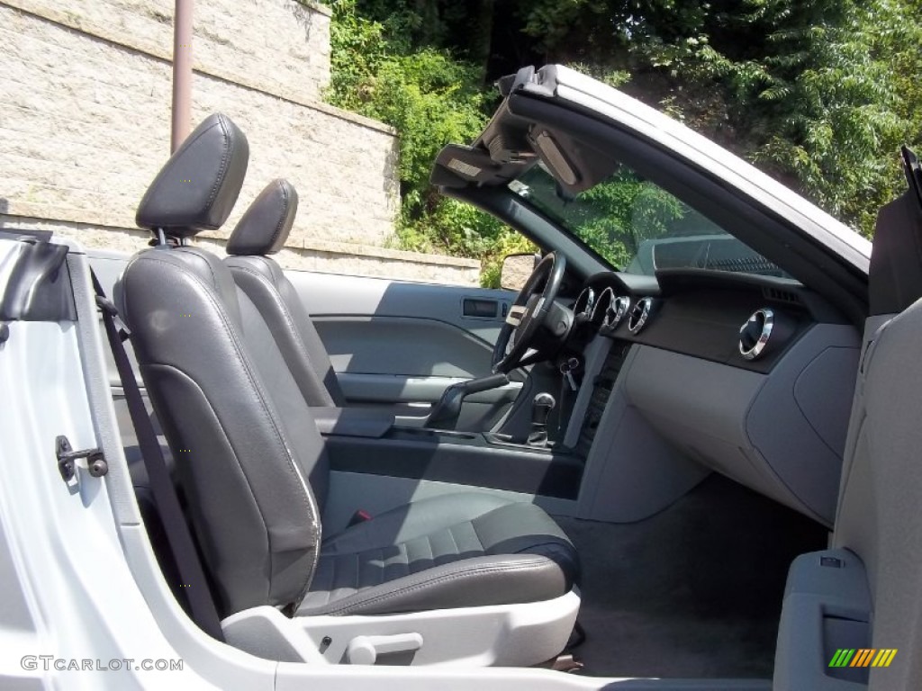 2006 Mustang V6 Premium Convertible - Satin Silver Metallic / Dark Charcoal photo #15