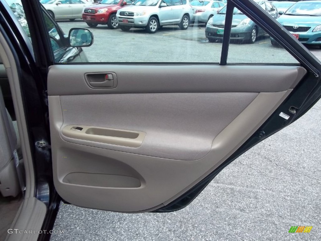 2002 Camry LE - Black / Taupe photo #16