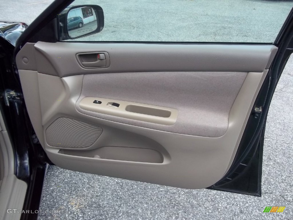 2002 Camry LE - Black / Taupe photo #18