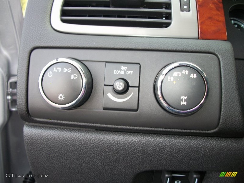 2011 Chevrolet Avalanche LS 4x4 Controls Photo #53088908