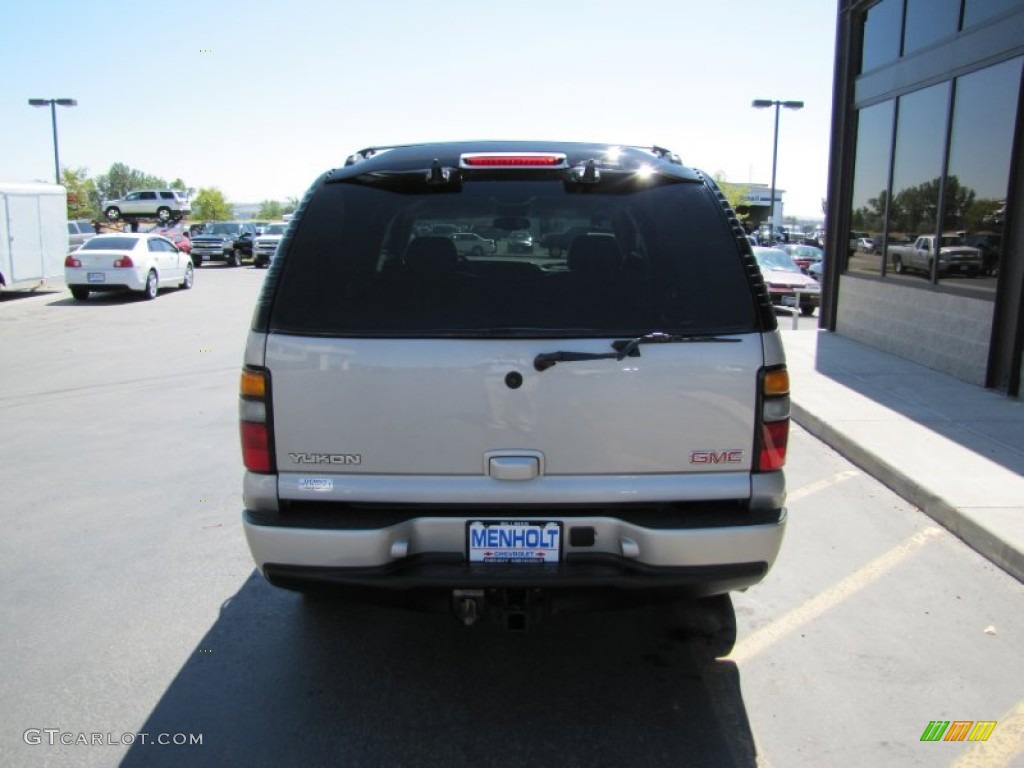 2004 Yukon Denali AWD - Silver Birch Metallic / Stone Gray photo #31