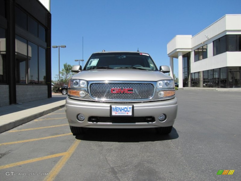 2004 Yukon Denali AWD - Silver Birch Metallic / Stone Gray photo #35