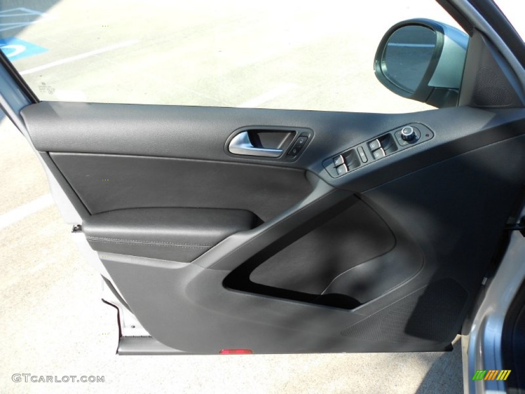 2012 Volkswagen Tiguan SE Black Door Panel Photo #53091095