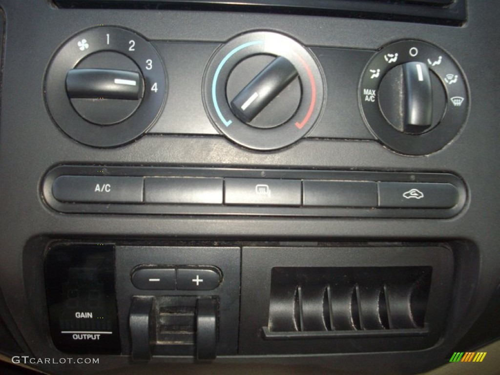 2008 Ford F250 Super Duty XLT Regular Cab 4x4 Controls Photo #53096849