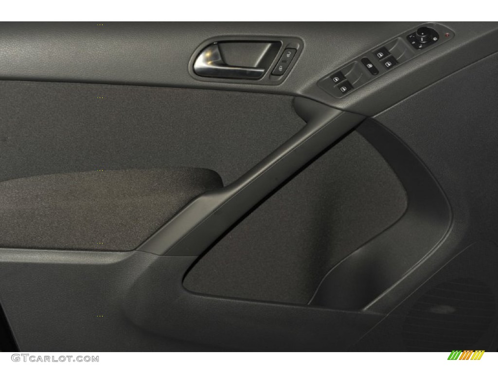 2012 Tiguan SE - Deep Black Metallic / Black photo #8