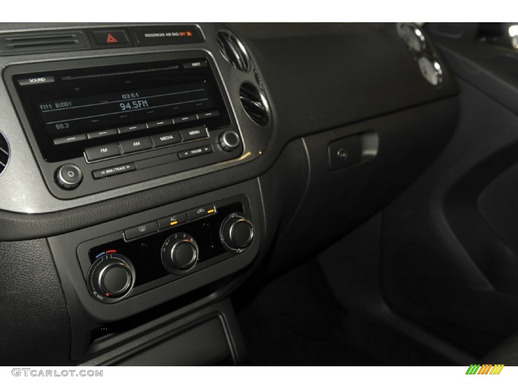 2012 Tiguan SE - Deep Black Metallic / Black photo #11