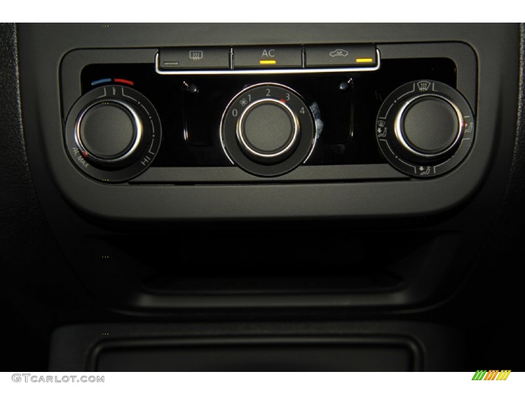 2012 Tiguan SE - Deep Black Metallic / Black photo #16