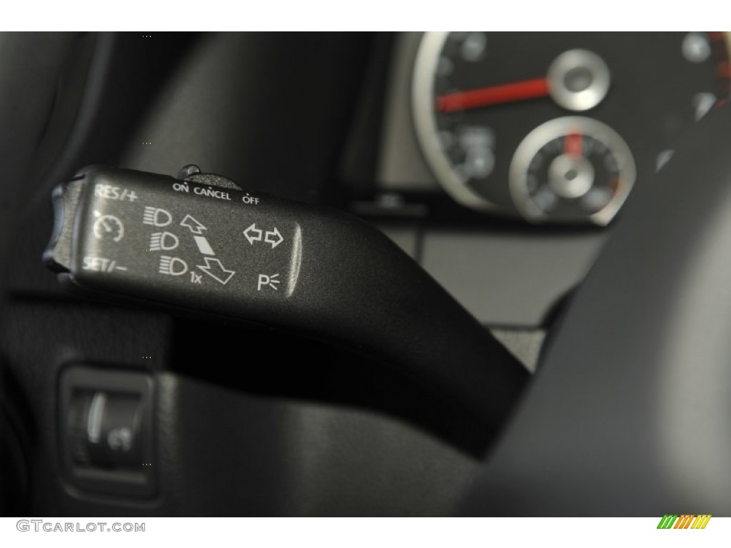 2012 Tiguan SE - Deep Black Metallic / Black photo #20