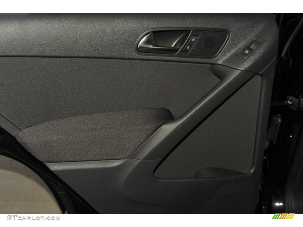 2012 Tiguan SE - Deep Black Metallic / Black photo #23