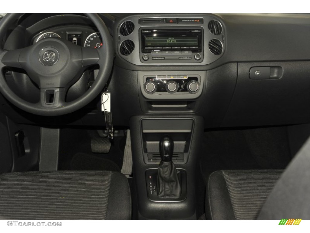 2012 Tiguan SE - Deep Black Metallic / Black photo #26