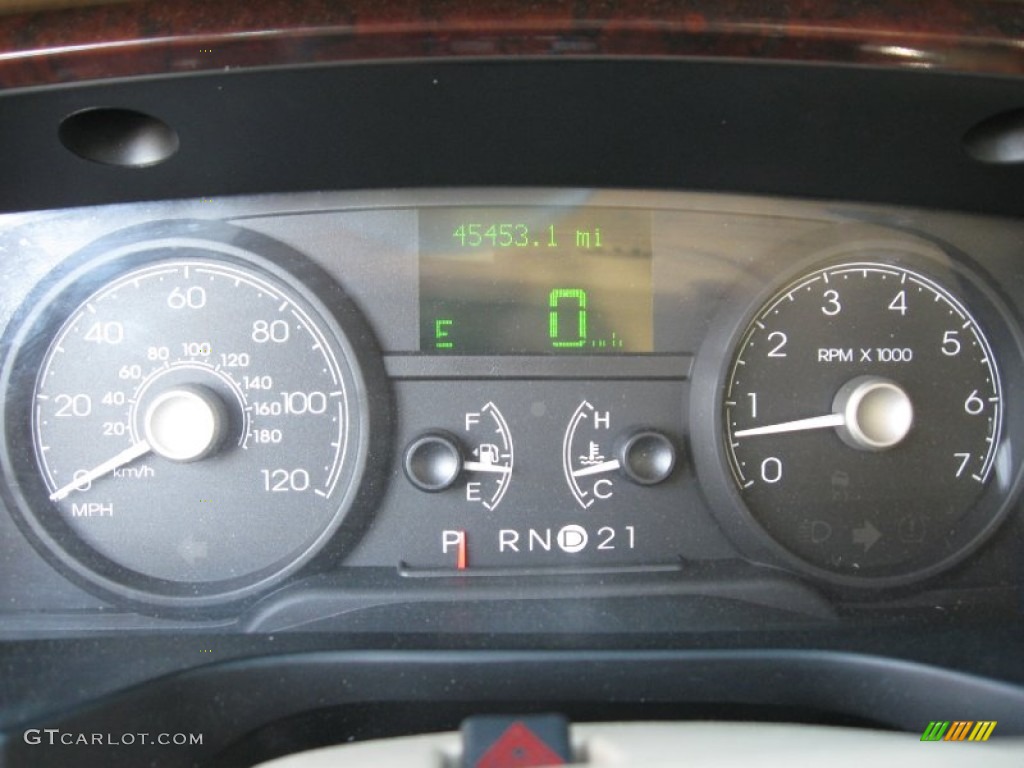 2006 Lincoln Town Car Signature Gauges Photo #53109467