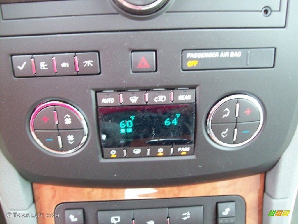 2012 Buick Enclave AWD Controls Photo #53110202
