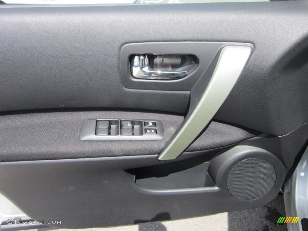 2011 Rogue S AWD - Silver Ice Metallic / Black photo #17