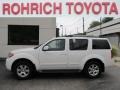 White Frost 2008 Nissan Pathfinder SE 4x4