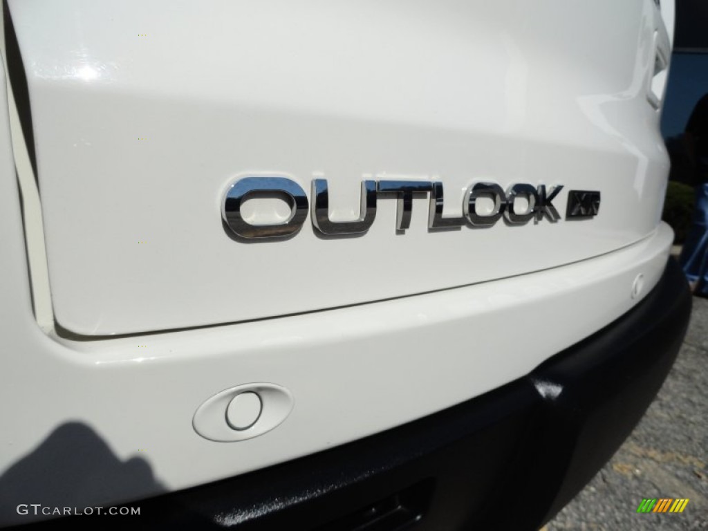 2007 Saturn Outlook XR AWD Marks and Logos Photos