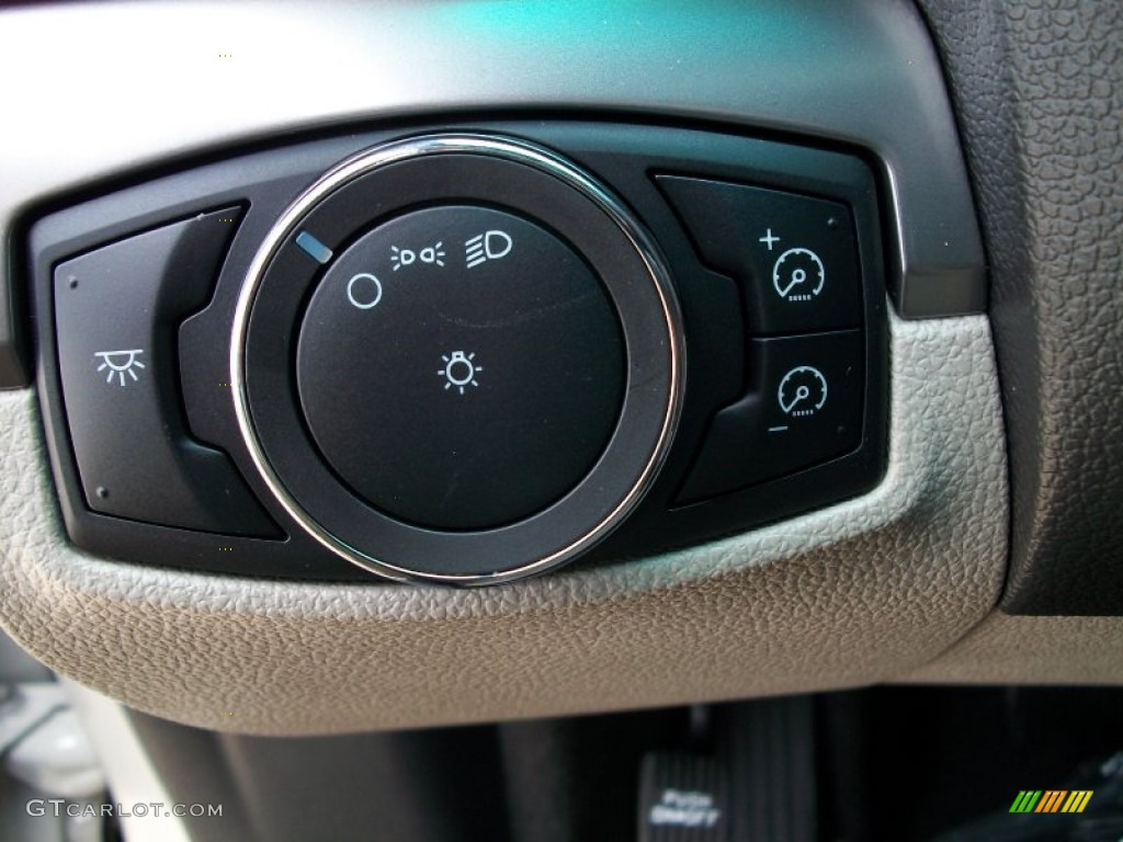 2012 Ford Explorer FWD Controls Photo #53113010