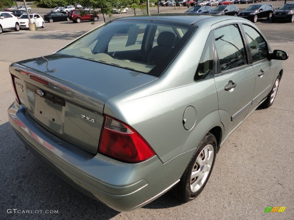 2005 Focus ZX4 SE Sedan - Light Tundra Metallic / Dark Pebble/Light Pebble photo #6