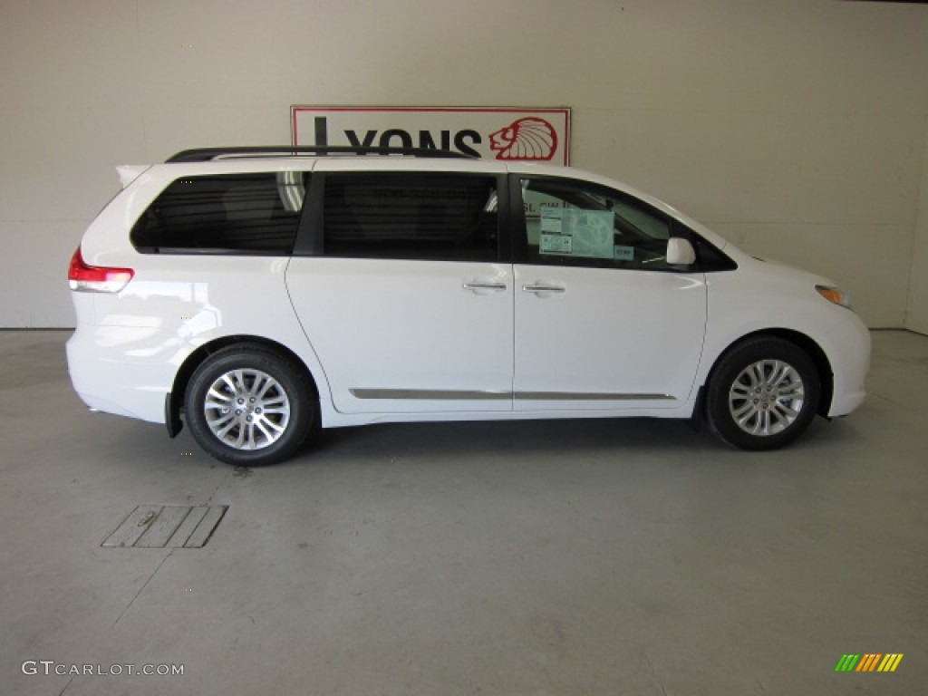 2011 Sienna XLE - Super White / Light Gray photo #18