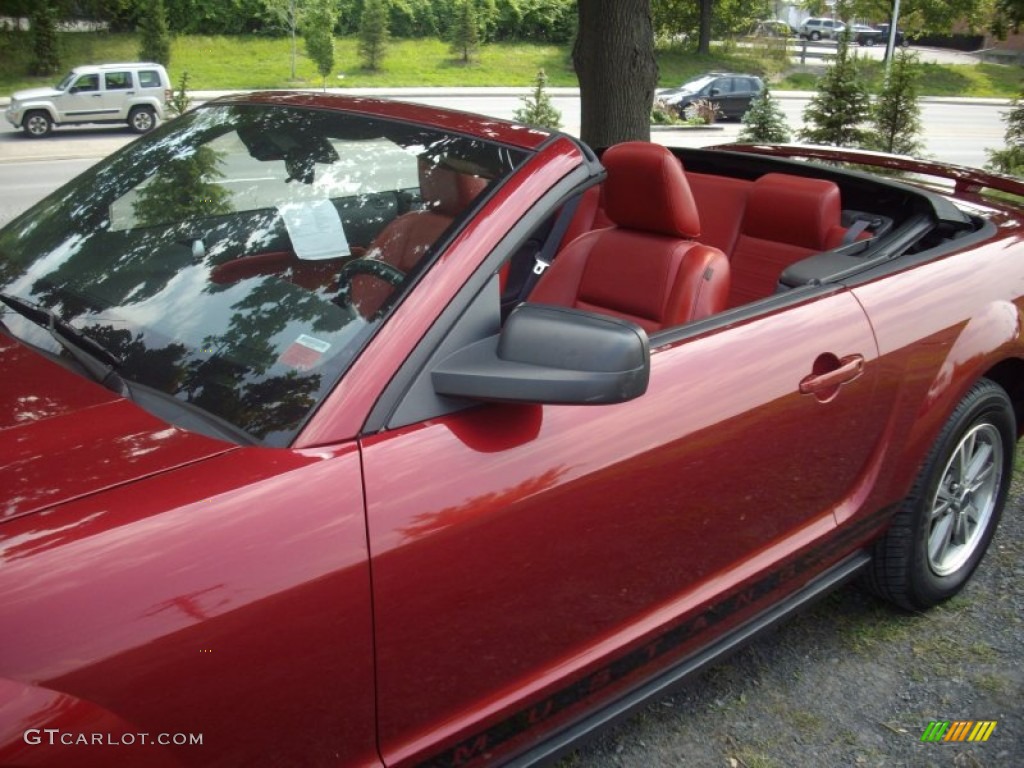 2005 Mustang V6 Premium Convertible - Redfire Metallic / Red Leather photo #9