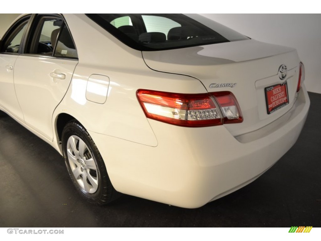 2010 Camry LE - Super White / Ash Gray photo #4