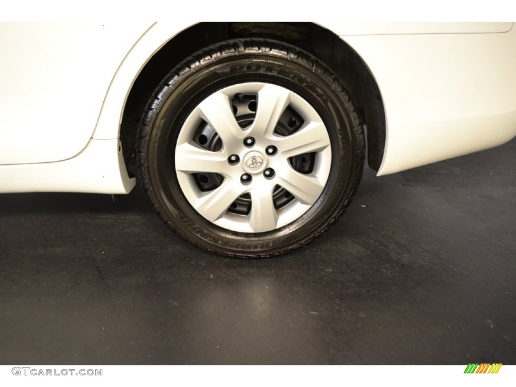 2010 Camry LE - Super White / Ash Gray photo #5