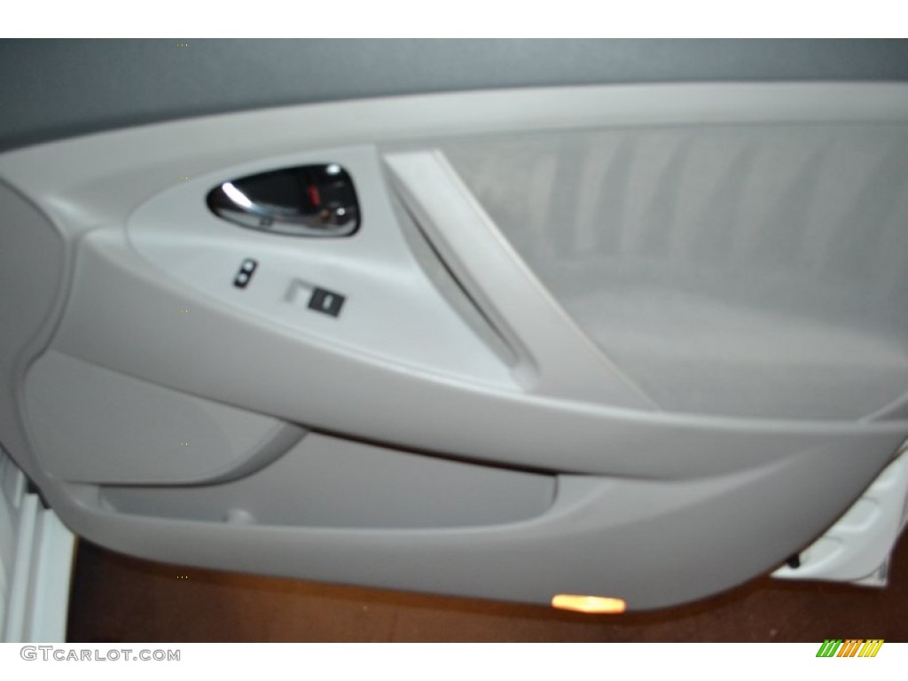 2010 Camry LE - Super White / Ash Gray photo #8