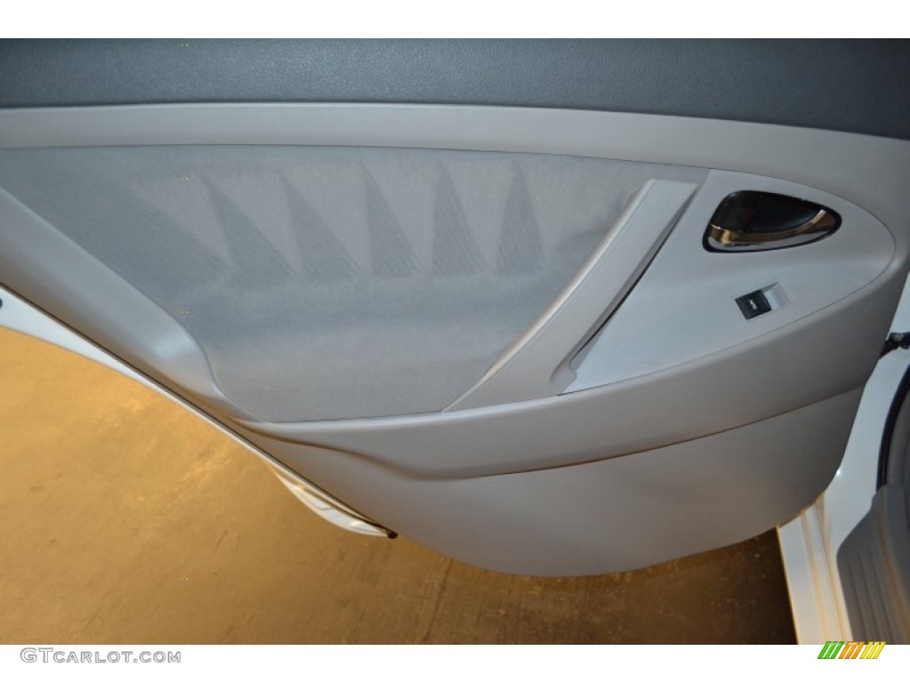 2010 Camry LE - Super White / Ash Gray photo #10