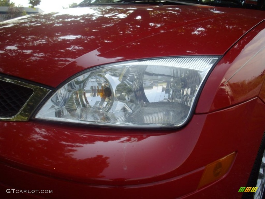 2005 Focus ZX4 SE Sedan - Infra-Red / Dark Pebble/Light Pebble photo #6